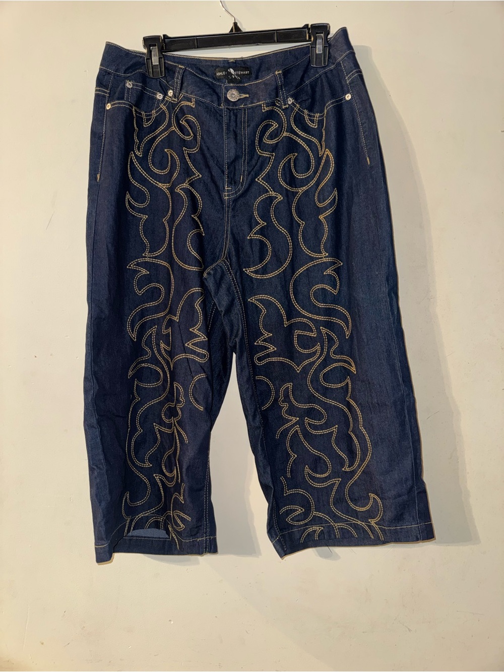 ‼️SALE‼️Ashley Stewart cowboy capris with Contrast stitch